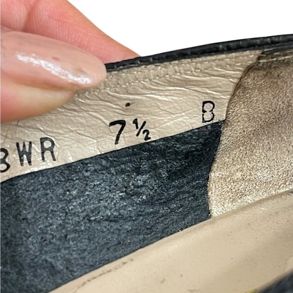 Salvatore Ferragamo Pattened
Black Croc-Effect Leather Block
Heel sz 7.5B - Picture 14 of 14